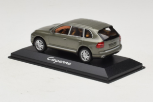 Porsche Cayenne Grey Metallic Minichamps 1:43 WAP02061317 Kov – obrázok 3 z 4