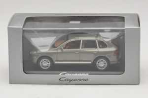 Porsche Cayenne Grey Metallic Minichamps 1:43 WAP02061317 Kov – obrázok 4 z 4