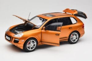 Porsche Cayenne GTS Lava Orange Norev 1:18 187535 Kov – obrázok 2 z 8
