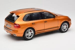 Porsche Cayenne GTS Lava Orange Norev 1:18 187535 Kov – obrázok 3 z 8