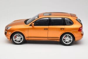 Porsche Cayenne GTS Lava Orange Norev 1:18 187535 Kov – obrázok 4 z 8