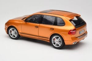 Porsche Cayenne GTS Lava Orange Norev 1:18 187535 Kov – obrázok 7 z 8