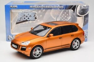 Porsche Cayenne GTS Lava Orange Norev 1:18 187535 Kov – obrázok 8 z 8