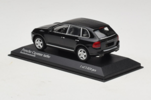 Porsche Cayenne 955 Turbo Black Metallic Minichamps 1:43 400061080 Kov – obrázok 3 z 5