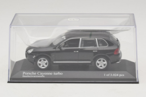 Porsche Cayenne 955 Turbo Black Metallic Minichamps 1:43 400061080 Kov – obrázok 4 z 5