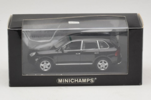 Porsche Cayenne 955 Turbo Black Metallic Minichamps 1:43 400061080 Kov – obrázok 5 z 5