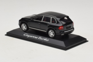 Porsche Cayenne Turbo Dark Green Metallic Minichamps 1:43 WAP02061117 Kov – obrázok 3 z 5