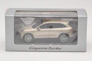 Porsche Cayenne 958 Turbo Zlatý Minichamps 1:43 WAP0200050E Kov – obrázok 4 z 4