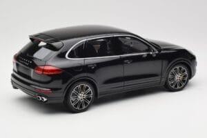 Porsche Cayenne Turbo S 958 Black Metallic Minichamps 1:18 110064000 Kov – obrázok 3 z 8