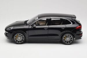 Porsche Cayenne Turbo S 958 Black Metallic Minichamps 1:18 110064000 Kov – obrázok 4 z 8