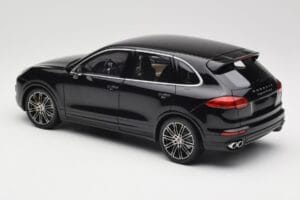 Porsche Cayenne Turbo S 958 Black Metallic Minichamps 1:18 110064000 Kov – obrázok 7 z 8