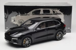 Porsche Cayenne Turbo S 958 Black Metallic Minichamps 1:18 110064000 Kov – obrázok 8 z 8
