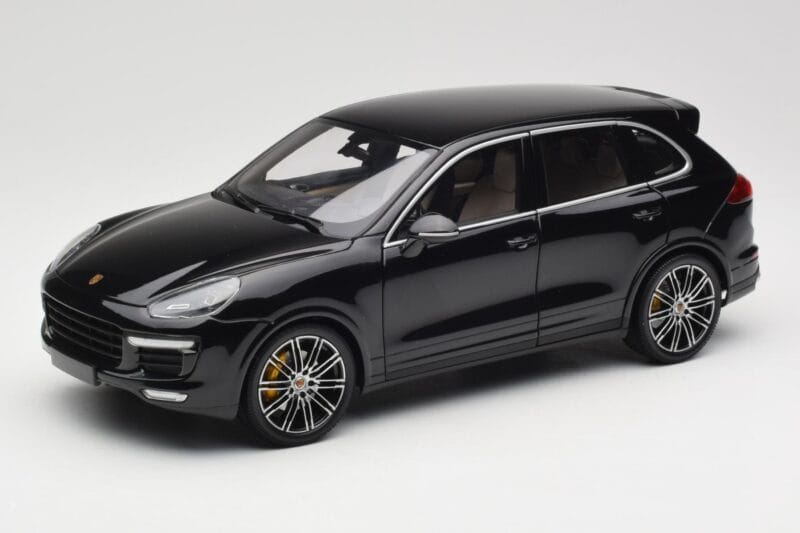 Porsche Cayenne Turbo S 958 Black Metallic Minichamps 1:18 110064000 Kov