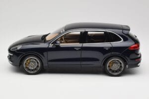 Porsche Cayenne Turbo S 958 Blue Metallic Minichamps 1:18 110064001 Kov – obrázok 4 z 8