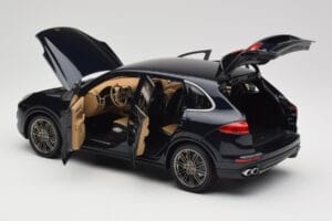 Porsche Cayenne Turbo S 958 Blue Metallic Minichamps 1:18 110064001 Kov – obrázok 5 z 8