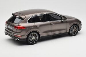 Porsche Cayenne E2 Turbo S Umbra Metalíza Minichamps 1:18 WAP0213020F Kov – obrázok 3 z 8