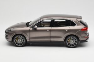 Porsche Cayenne E2 Turbo S Umbra Metalíza Minichamps 1:18 WAP0213020F Kov – obrázok 4 z 8