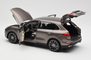Porsche Cayenne E2 Turbo S Umbra Metalíza Minichamps 1:18 WAP0213020F Kov – obrázok 5 z 8