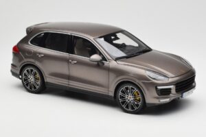 Porsche Cayenne E2 Turbo S Umbra Metalíza Minichamps 1:18 WAP0213020F Kov – obrázok 6 z 8