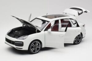 Porsche Cayenne 9YA Turbo Biely Metallic Minichamps 1:18 155042560 Kov – obrázok 2 z 8