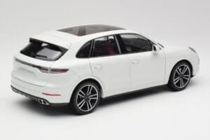 Porsche Cayenne 9YA Turbo Biely Metallic Minichamps 1:18 155042560 Kov – obrázok 3 z 8