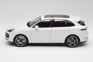 Porsche Cayenne 9YA Turbo Biely Metallic Minichamps 1:18 155042560 Kov – obrázok 4 z 8
