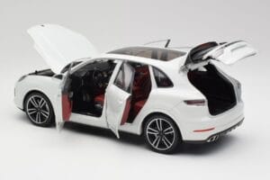 Porsche Cayenne 9YA Turbo Biely Metallic Minichamps 1:18 155042560 Kov – obrázok 5 z 8