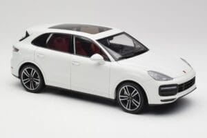 Porsche Cayenne 9YA Turbo Biely Metallic Minichamps 1:18 155042560 Kov – obrázok 6 z 8