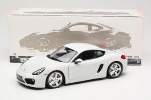Porsche Cayman 981 Biely Minichamps 1:18 113062221 Kov – obrázok 8 z 8