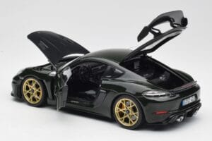 Porsche Cayman GT4 RS 982 Weissach Package Brewster Green Norev 1:18 187250 Kov – obrázok 5 z 8