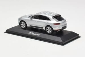 Porsche Macan 95B Silver Grey Metallic Prototyp Minichamps 1:43 WAP0201540E Kov – obrázok 3 z 4