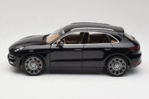 Porsche Macan Turbo 95B Black Metallic Minichamps 1:18 110062502 Kov – obrázok 4 z 8