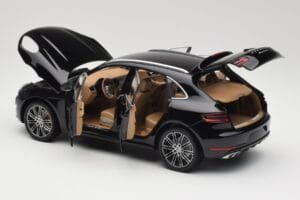 Porsche Macan Turbo 95B Black Metallic Minichamps 1:18 110062502 Kov – obrázok 5 z 8