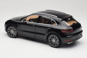 Porsche Macan Turbo 95B Black Metallic Minichamps 1:18 110062502 Kov – obrázok 7 z 8