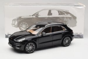 Porsche Macan Turbo 95B Black Metallic Minichamps 1:18 110062502 Kov – obrázok 8 z 8