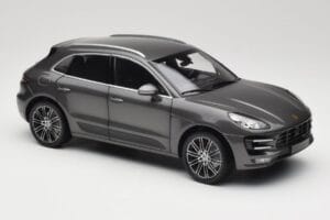 Porsche Macan Turbo 95B Grey Metallic Minichamps 1:18 110062501 Kov – obrázok 6 z 8