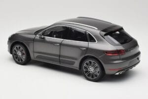 Porsche Macan Turbo 95B Grey Metallic Minichamps 1:18 110062501 Kov – obrázok 7 z 8