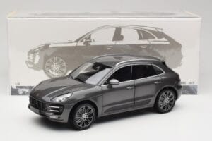 Porsche Macan Turbo 95B Grey Metallic Minichamps 1:18 110062501 Kov – obrázok 8 z 8