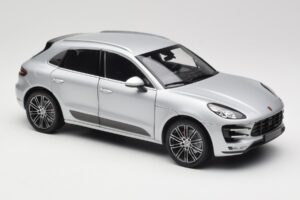 Porsche Macan Turbo 95B Strieborný Minichamps 1:18 110062504 Kov – obrázok 6 z 8