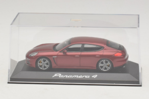 Porsche Panamera 970 4 Red Metallic Minichamps 1:43 WAP0201250E Kov – obrázok 4 z 5