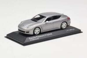 Porsche Panamera 970 S Hybrid Strieborný Minichamps 1:43 400068250 Kov – obrázok 2 z 4