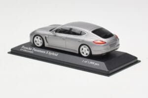 Porsche Panamera 970 S Hybrid Strieborný Minichamps 1:43 400068250 Kov – obrázok 3 z 4