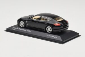 Porsche Panamera 970 Turbo Čierny Metallic Minichamps 1:43 400068271 Kov – obrázok 3 z 4