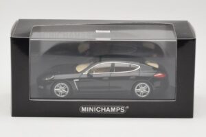 Porsche Panamera 970 Turbo Čierny Metallic Minichamps 1:43 400068271 Kov – obrázok 4 z 4