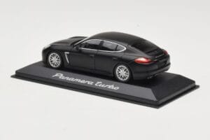 Porsche Panamera 970 Turbo Matt Black Minichamps 1:43 WAP0200270C Kov – obrázok 3 z 4