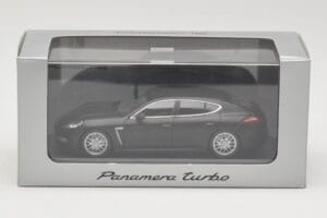 Porsche Panamera 970 Turbo Matt Black Minichamps 1:43 WAP0200270C Kov – obrázok 4 z 4