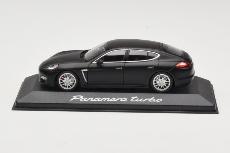 Porsche Panamera 970 Turbo Matt Black Minichamps 1:43 WAP0200270C Kov