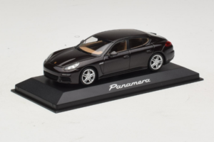 Porsche Panamera 970 Black Metallic Minichamps 1:43 WAP0203900E Kov – obrázok 2 z 5