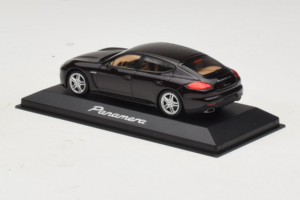 Porsche Panamera 970 Black Metallic Minichamps 1:43 WAP0203900E Kov – obrázok 3 z 5