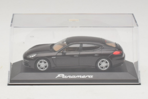 Porsche Panamera 970 Black Metallic Minichamps 1:43 WAP0203900E Kov – obrázok 4 z 5